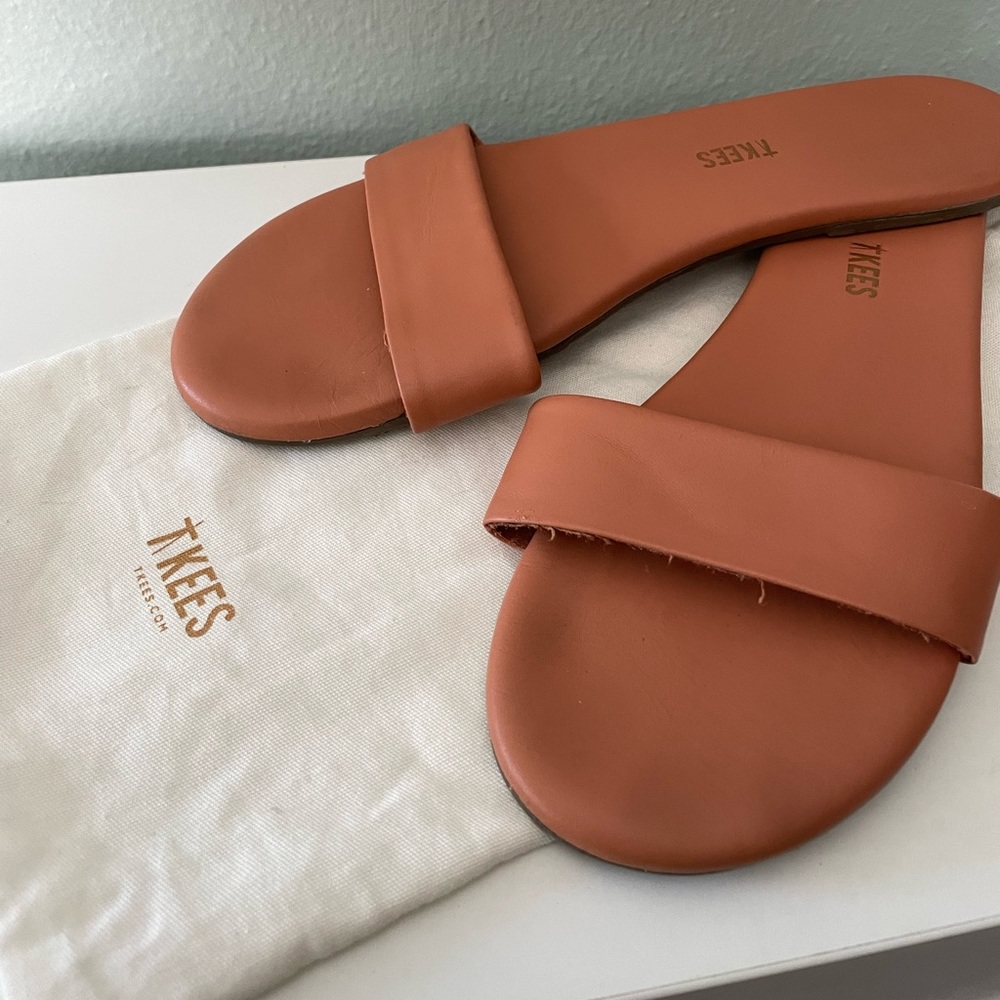 Tkees Alex leather bar strap sandals